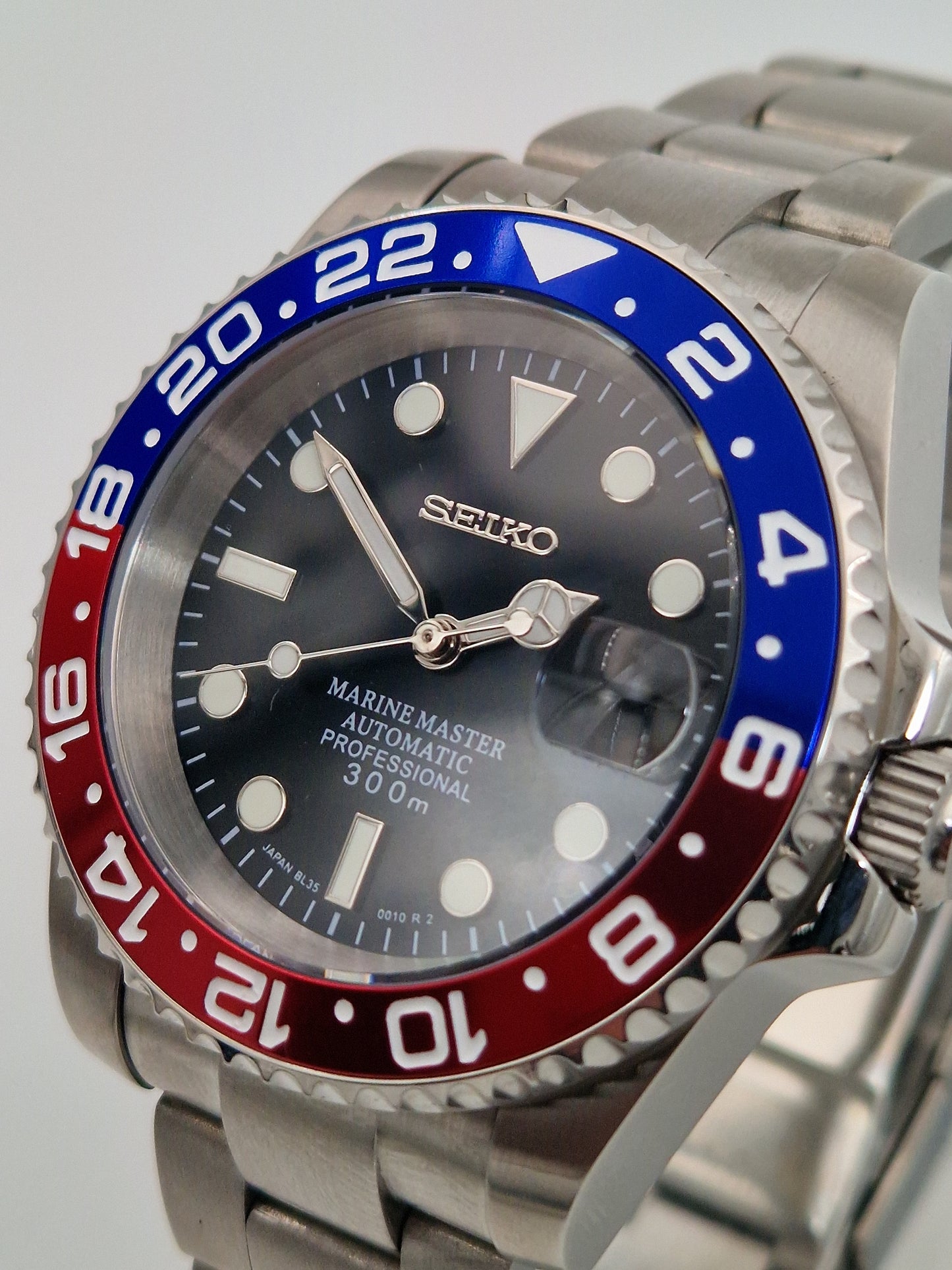 Submariner against Pepsi